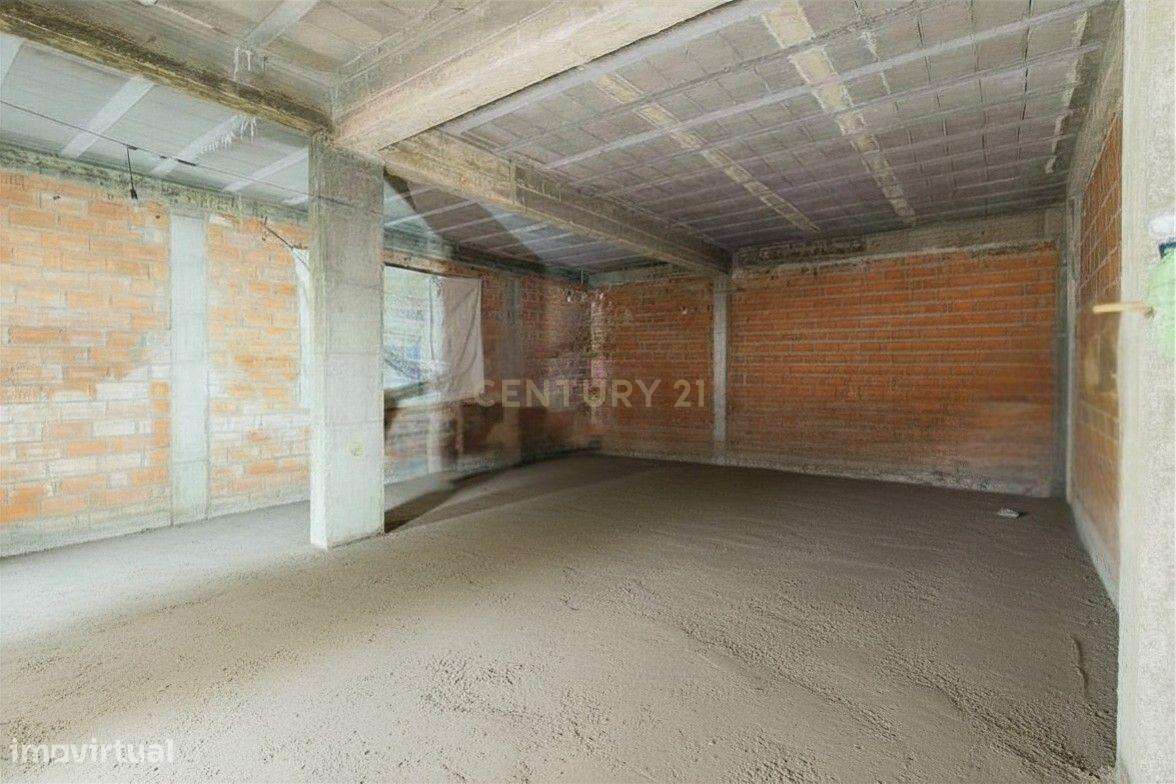 Moradia T4 com Piscina e Vista Panorâmica sobre Porto de Mós-17