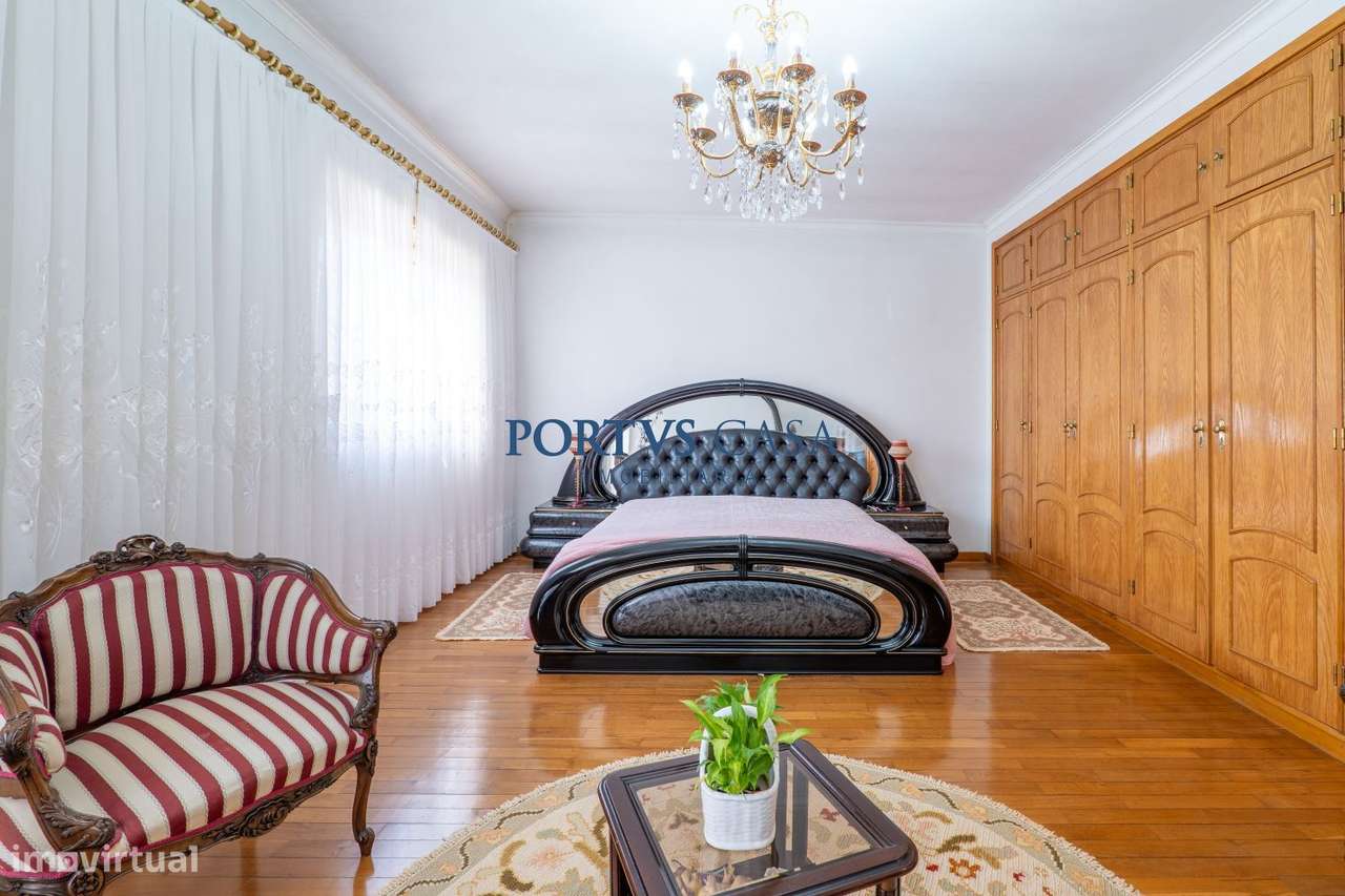 Moradia T4 com piscina em Lavra-20