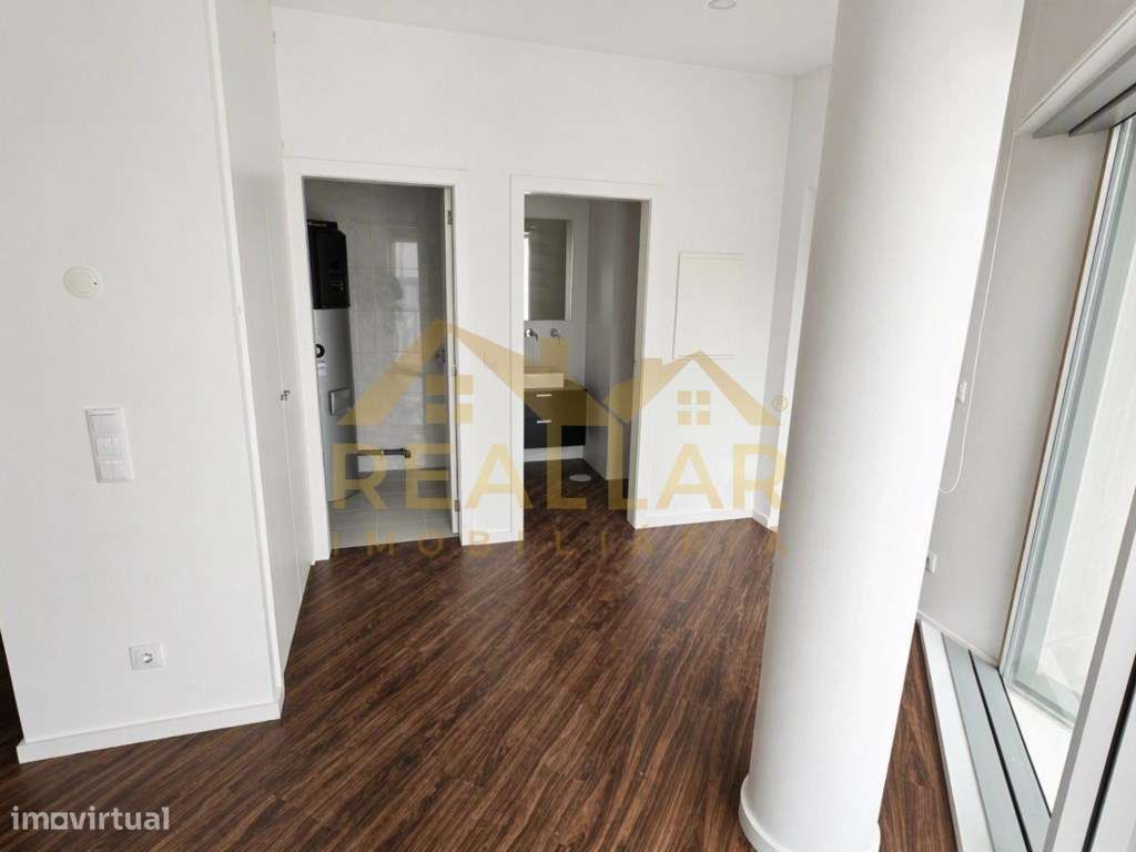 Apartamento T3 Renovado em Lordelo do Ouro - Porto-21