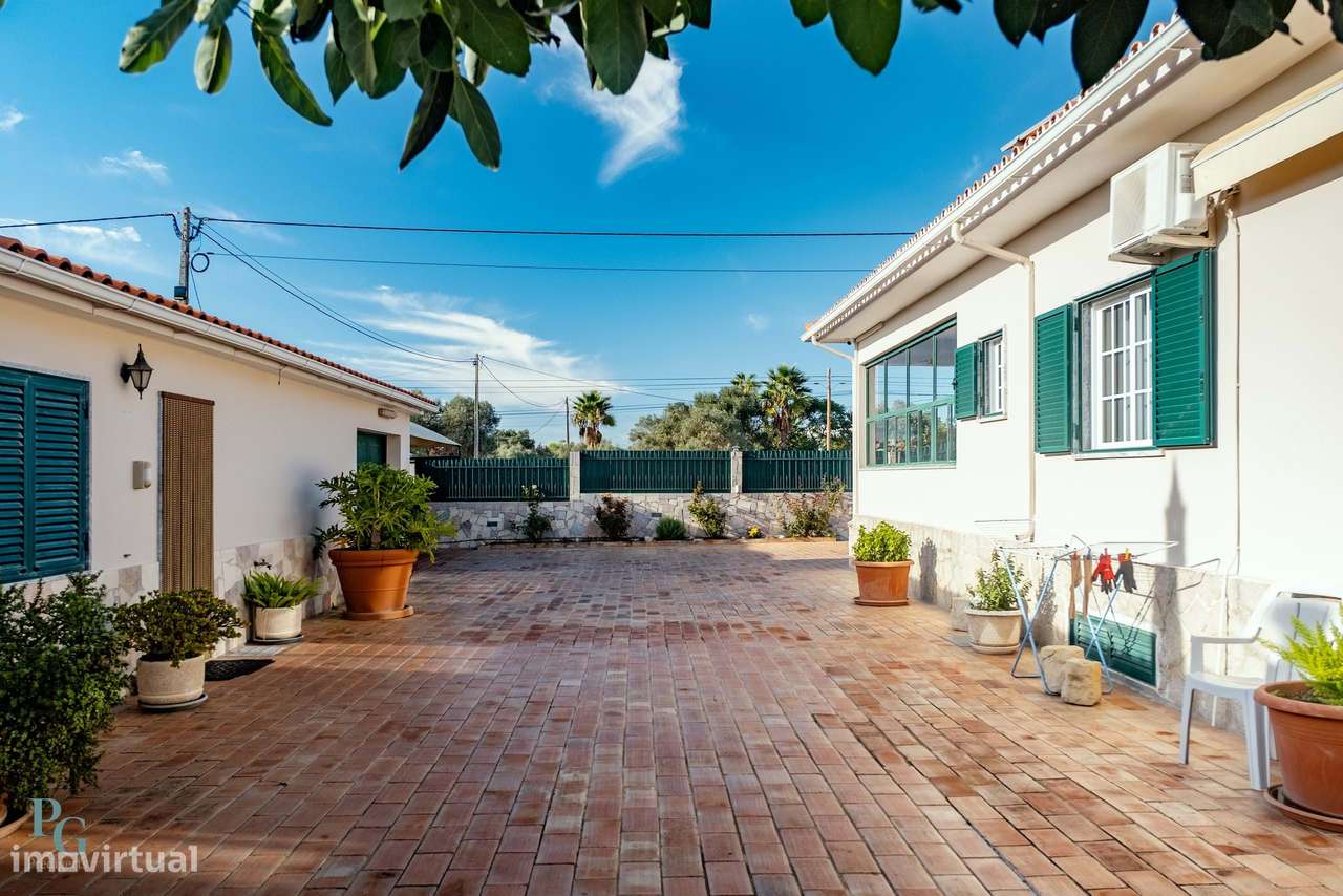 Moradia T4 Térrea de Prestígio com Piscina e Autossuficiência – Entre - Grande imagem: 4/52