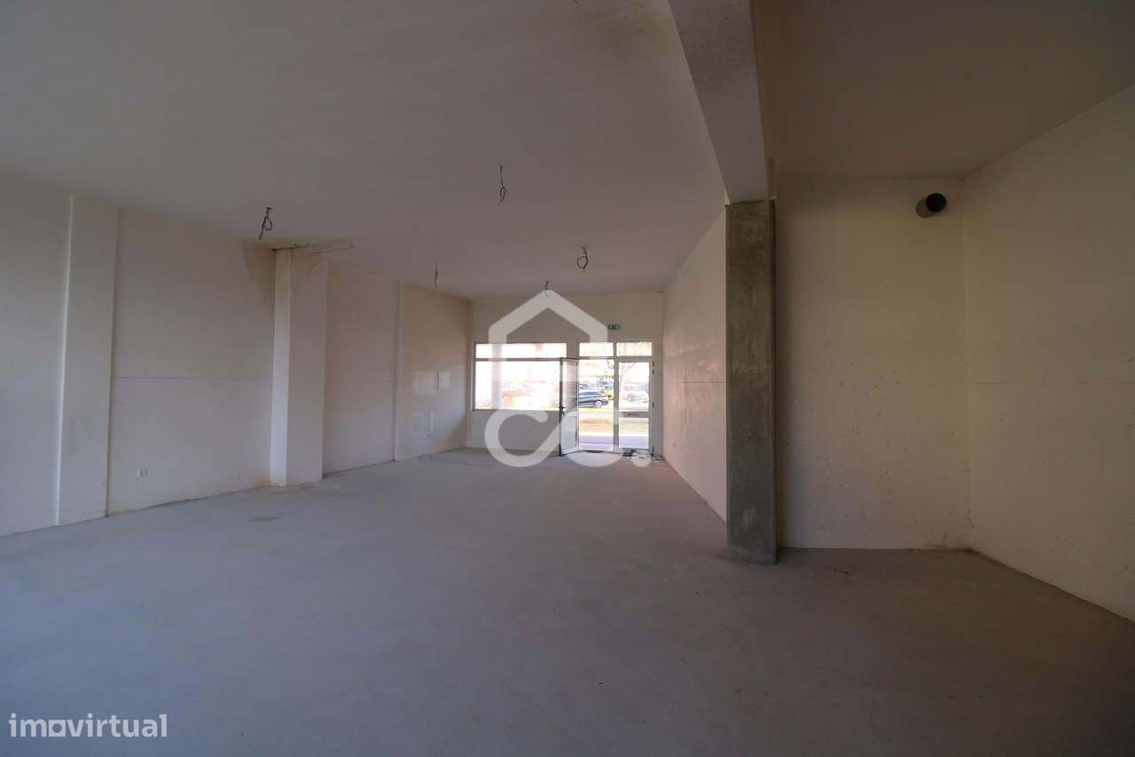 Loja no centro da cidade com garagem privada, com excelente potencial - Grande imagem: 4/14