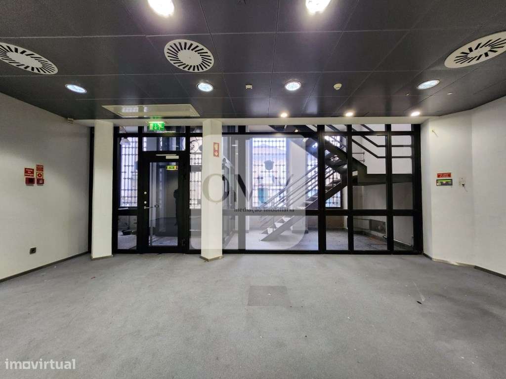 Prédio Junto à Loja do Cidadão na Zona Histórica de Vila Real - Grande imagem: 5/41