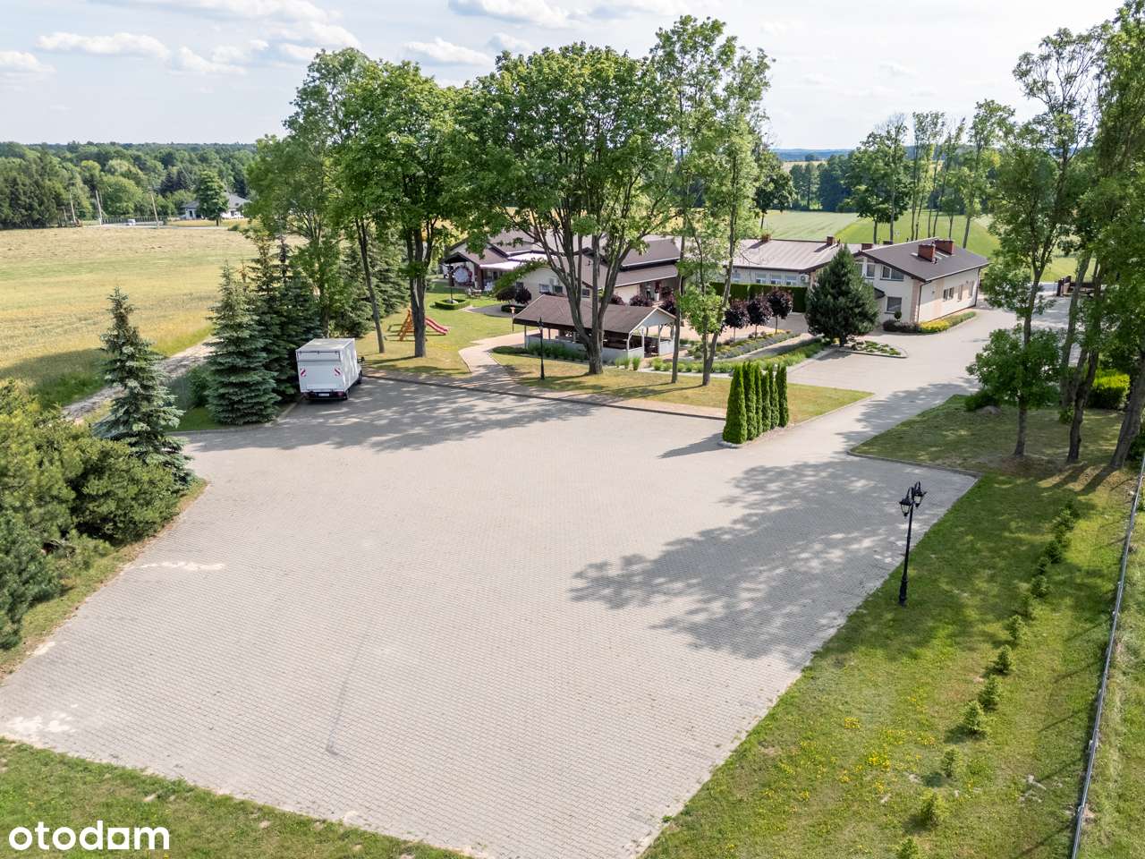 Gotowy Biznes – Dom Weselny z Pełnym Wyposażeniem i Dużą Działką - Pełny obrazek: 4/15