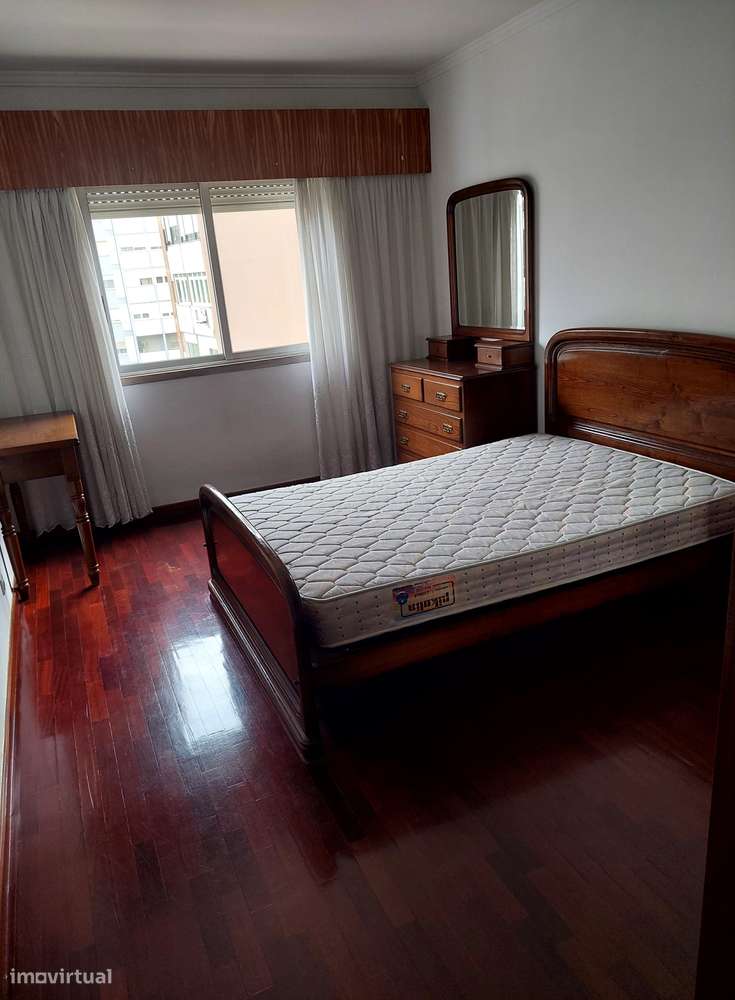 T2, na Encosta do Sol, mobilado, junto ao metro e autocarros - Grande imagem: 4/14