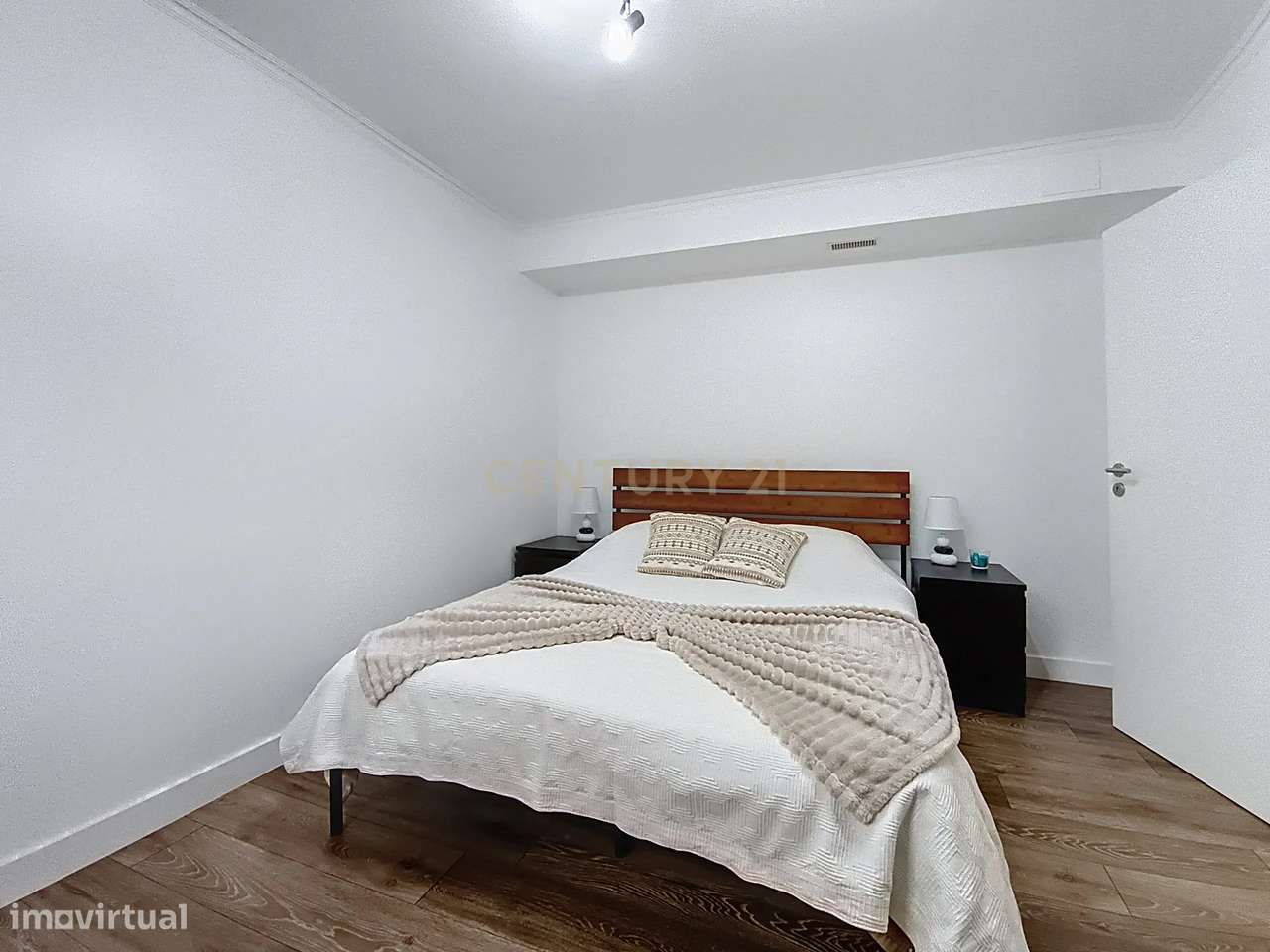 Moradia Moderna com Piscina + Apartamento Independente | Construção 20-55