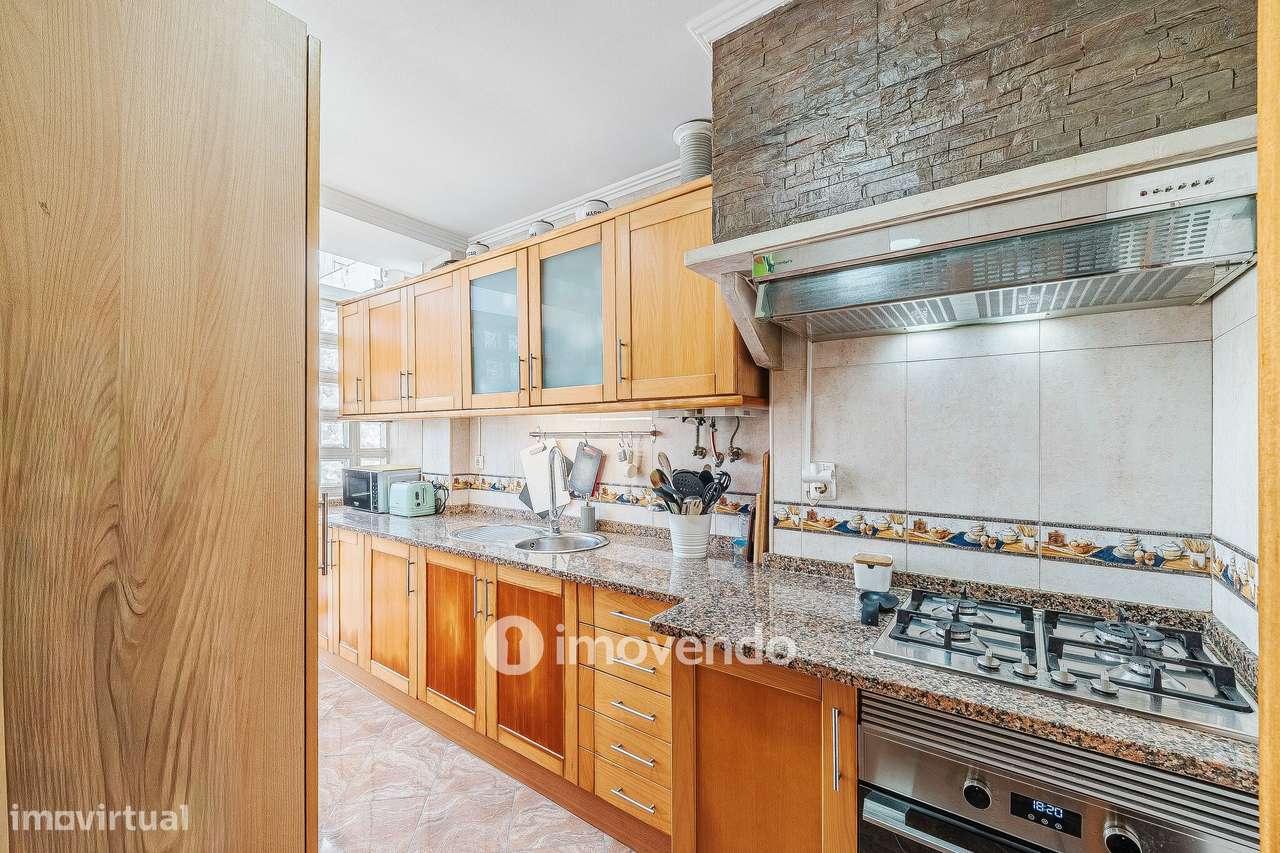 Apartamento T2 com cozinha equipada, na Amadora-15
