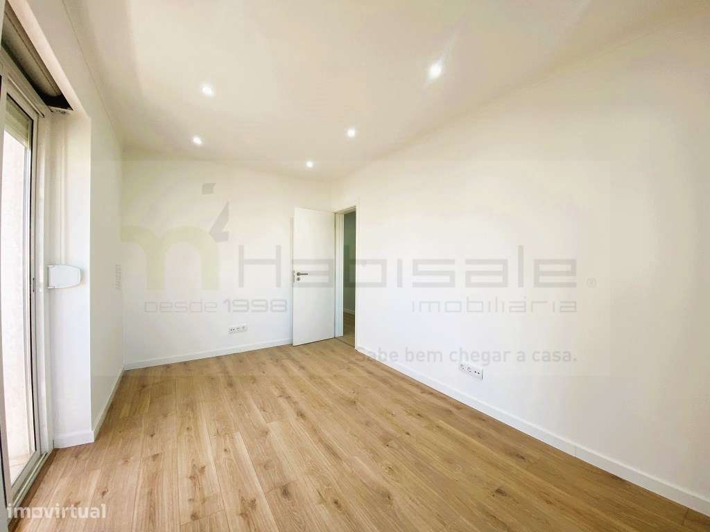 T2 com Varanda Totalmente Remodelado - Mina Amadora-18