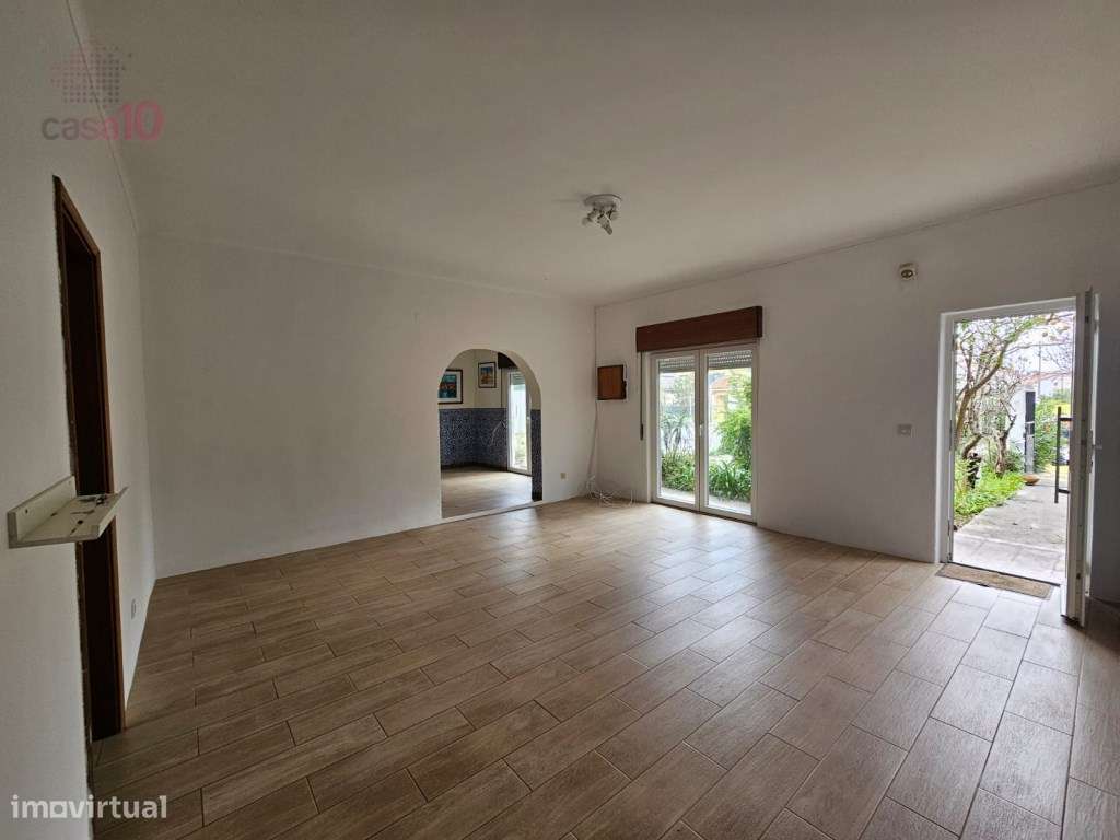 Moradia V3, com jardim, para arrendar na Quinta do Conde - Grande imagem: 4/11