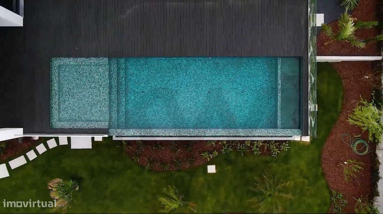 Moradia de arquitetura contemporânea em Cascais com 5 suites para vend-5