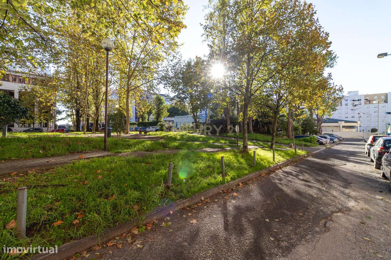 Fantástico T5 Quinta das Conchas frente ao metro-47