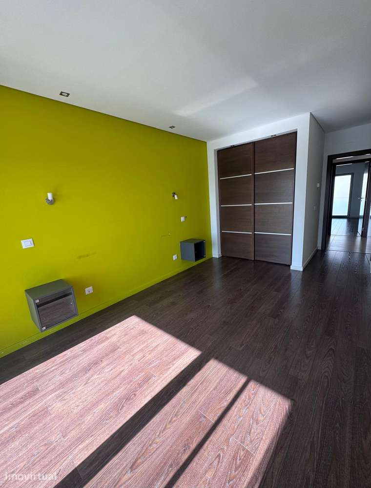 T2 com varanda, garagem e terraço no Entroncamento-9