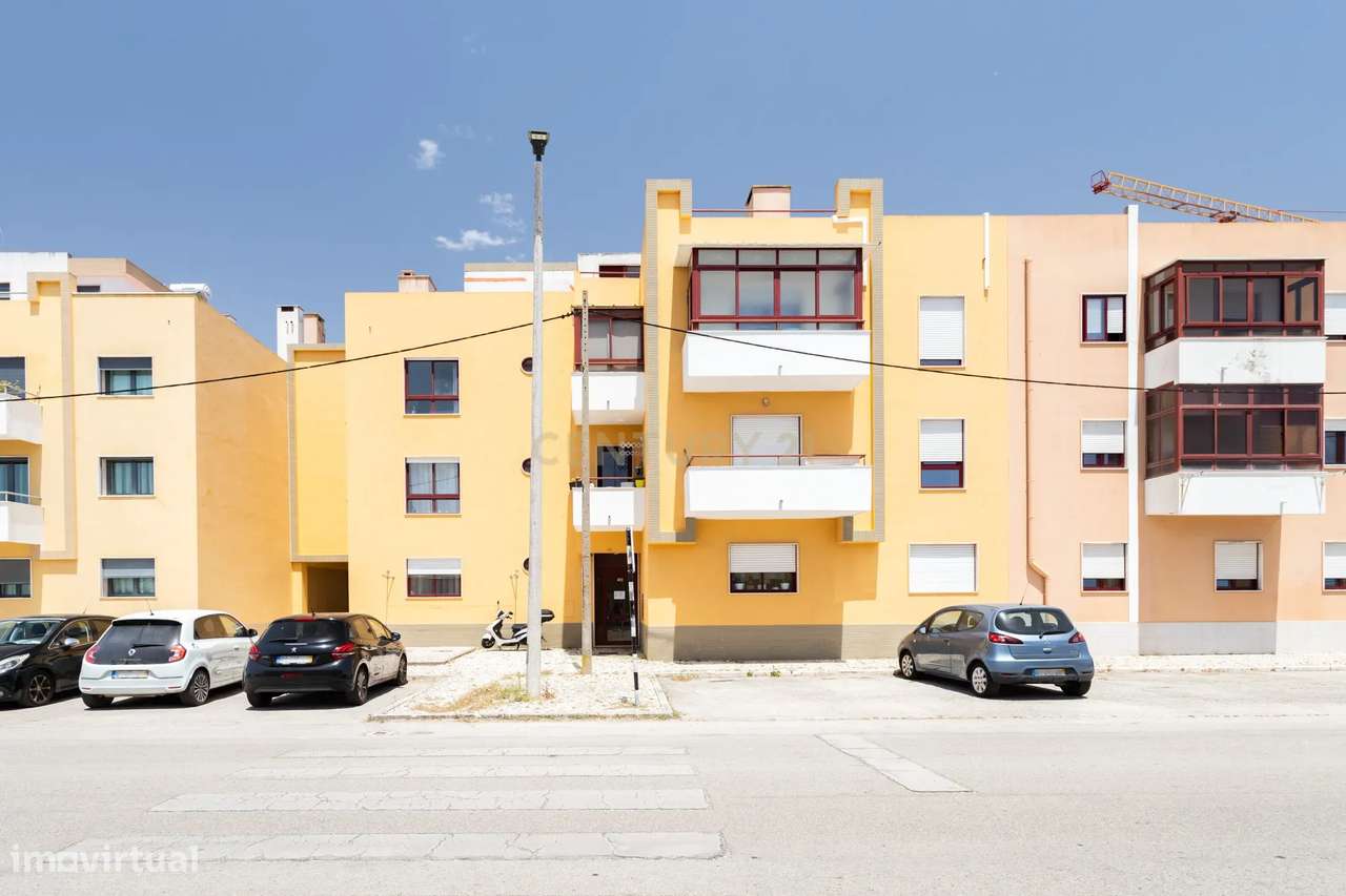 Apartamento T3 com Varanda em Barreiro - Oportunidade Única-16