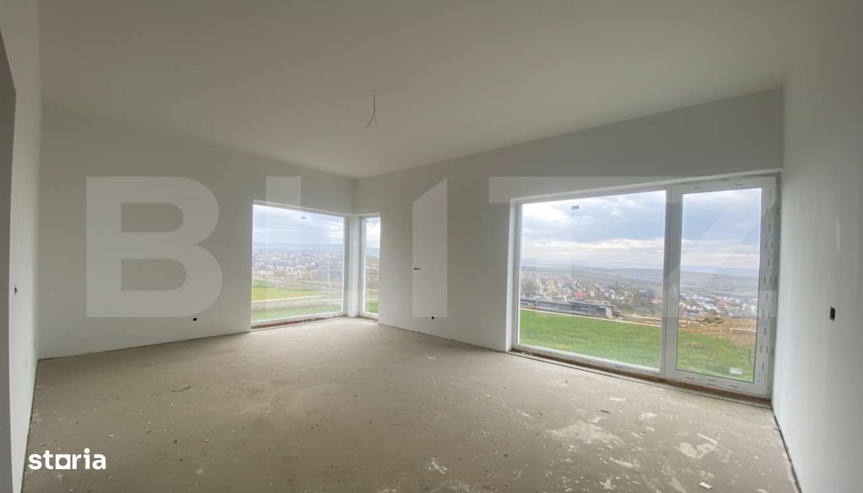 Casa pe calcan cu priveliste deschisa si compartimentare deosebita - Imagine principală: 4/16