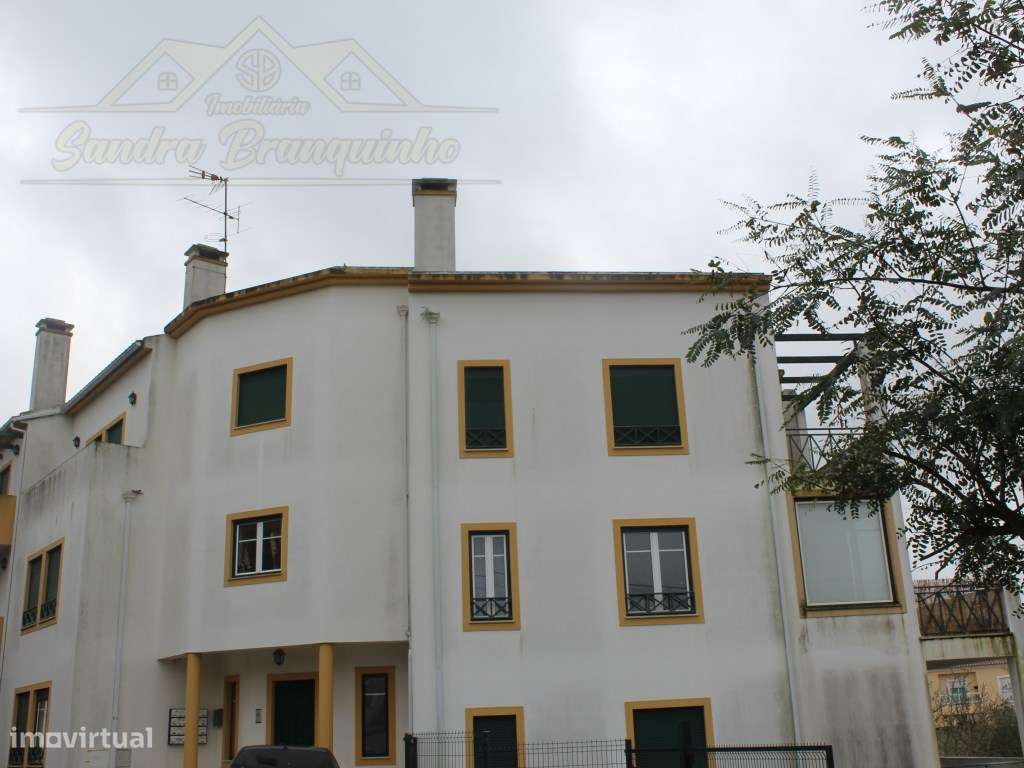 Apartamento T2 com garagem a 10min da praia-48