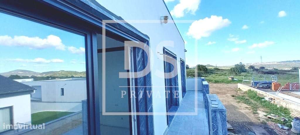 Moradia de arquitetura contemporânea com estacionamento-22