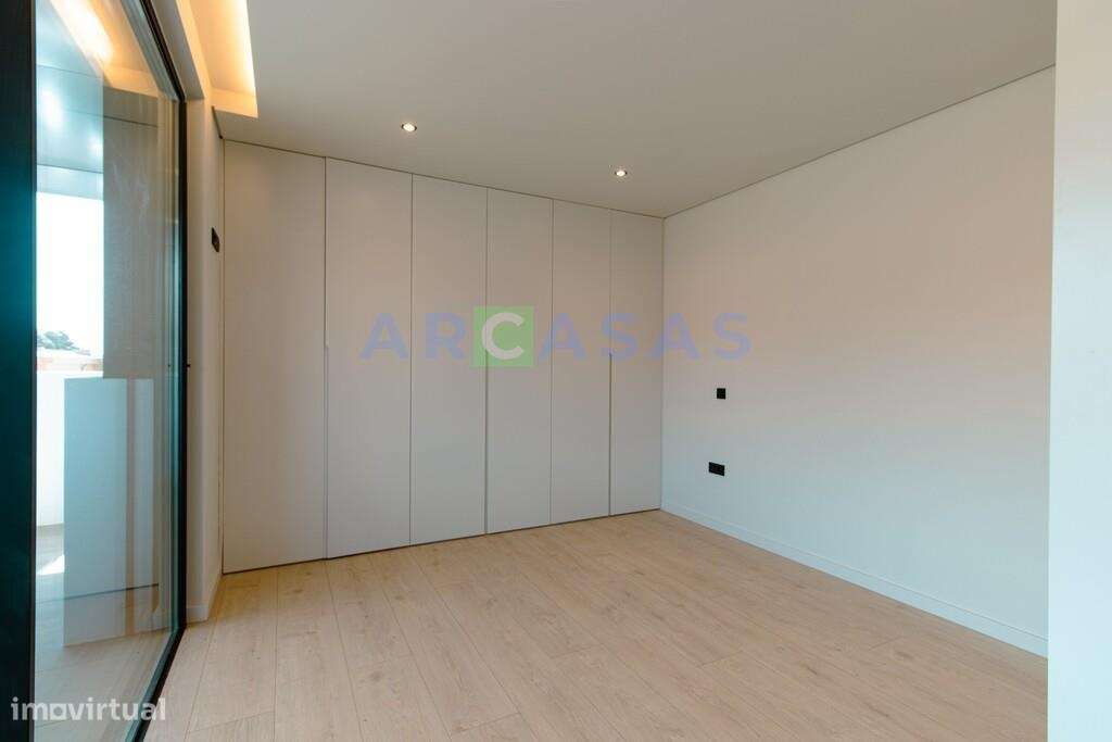 Apartamento T3 com varanda e garagem fechada em São Cosme, Gondomar-18