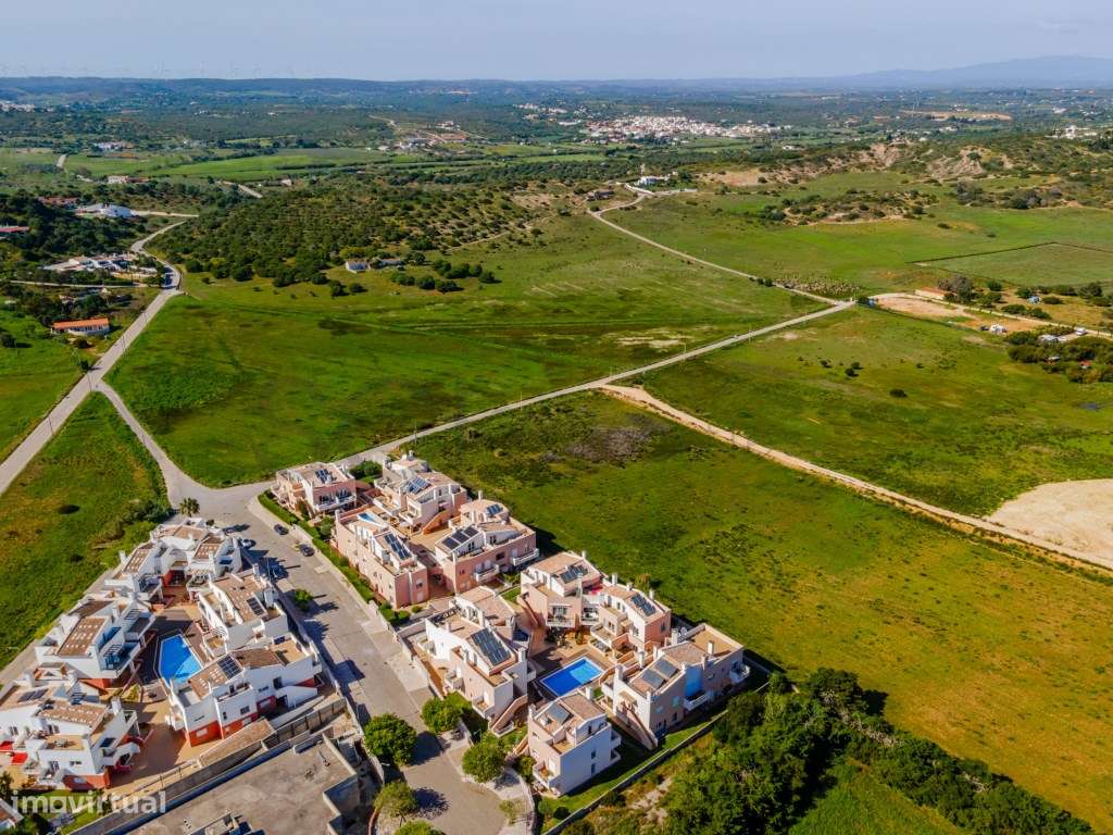 Apartamento T2 com piscina privativa em Burgau.-2