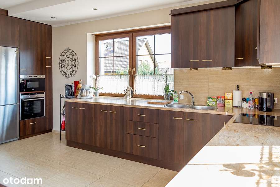 Dom Wolnostojący z Lokalem Usługowym – Komorniki, ul. Wiosenna-8