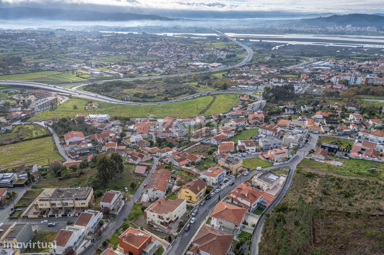 Terreno Urbano com Projeto para 6 Apartamentos-9