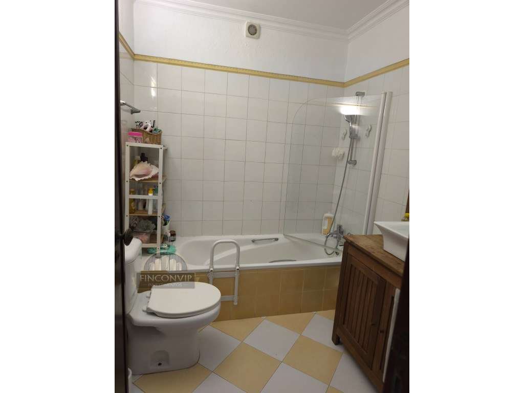 Vende-se andar de moradia bi-familiar - Rés do Chão em São Domingos...-16