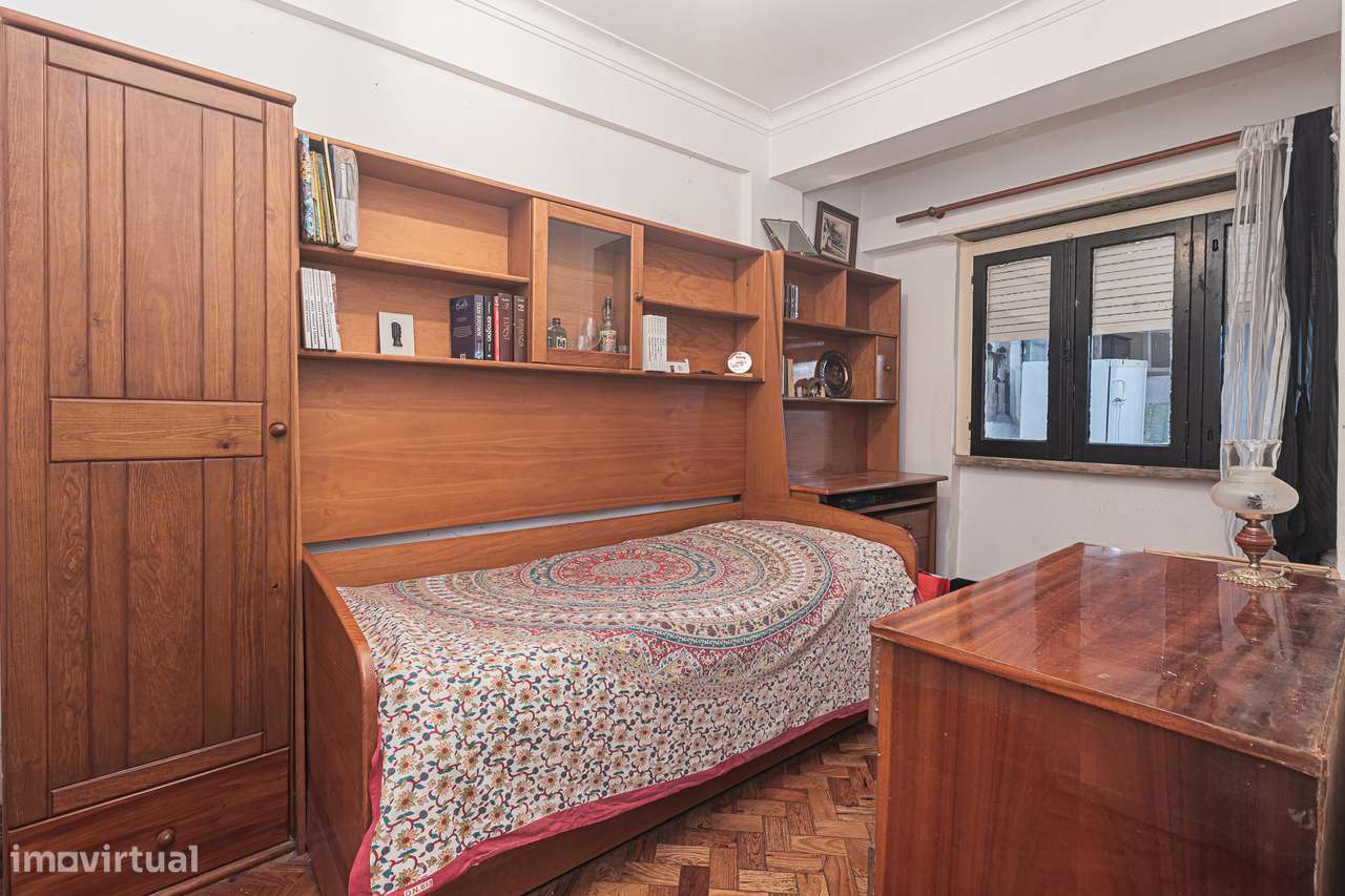 Apartamento T3 com Quintal na Amadora-20