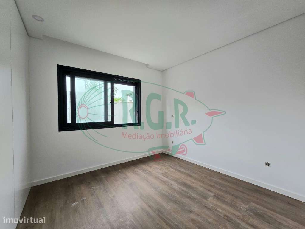 ANDAR MORADIA T2 RECUPERADO (NOVO) - VALBOM-11