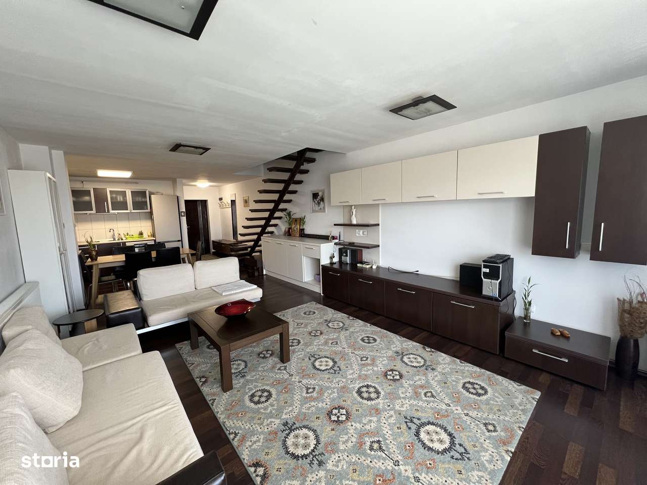 Apartament în Vila cu Garaj-0