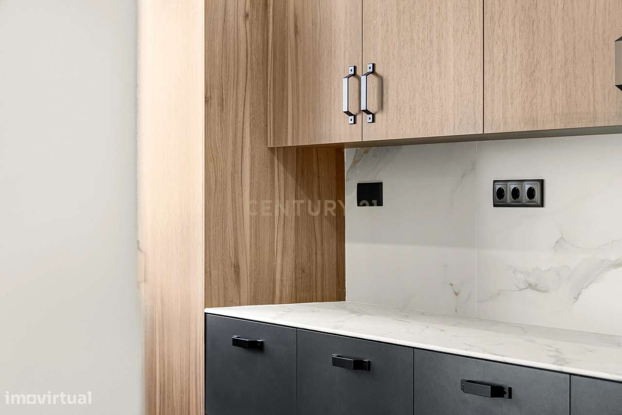 Espaçoso Apartamento T3 Totalmente Renovado em prédio com elevador no-7