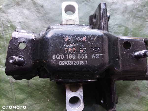 Skoda Fabia III 1,0 TSI poduszka silnika 6Q0199555AS - 3
