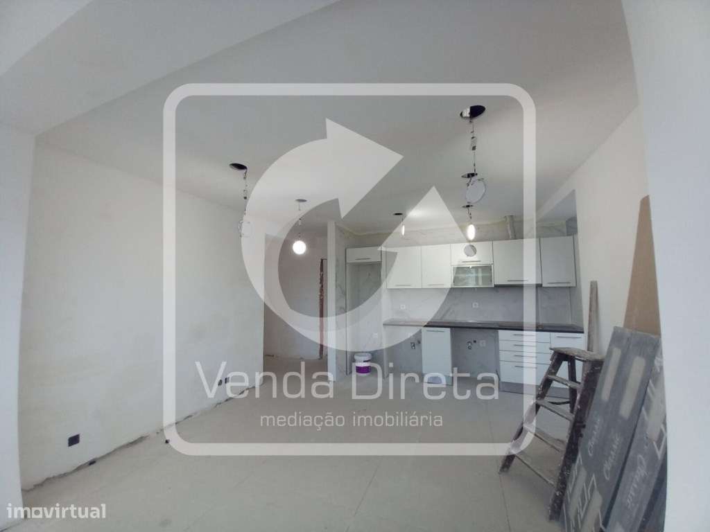 Apartamento T4 remodelado no Laranjeiro-10
