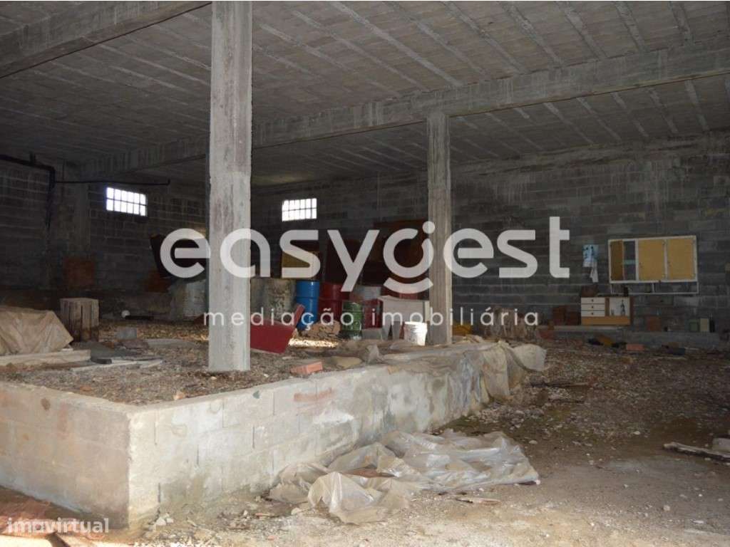 Terreno para cultivo com área de 3160m2 a confinar com ribeiro - Grande imagem: 2/26