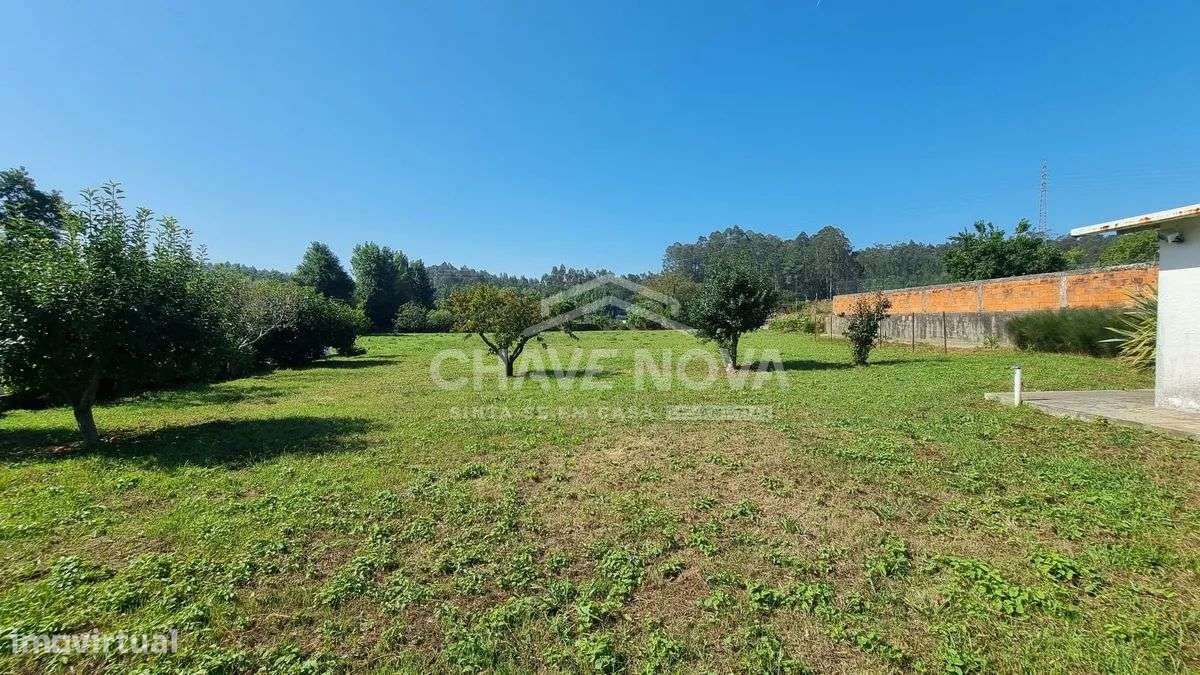 Moradia isolada 4 frentes c/terreno em Serzedo (Gaia)-49
