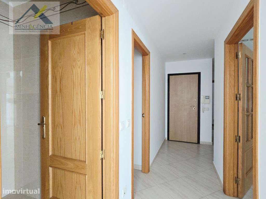 Apartamento T2 com arrecadação no Bairro Afonso Costa em Setúbal-17