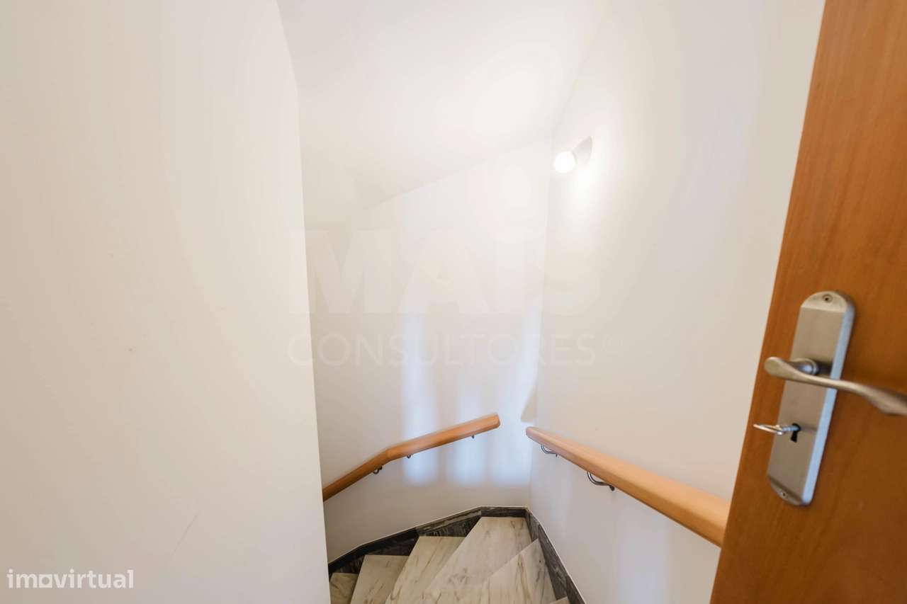 Moradia T3 com Excelente Exposição Solar e Potencial de Investiment... - Grande imagem: 5/8