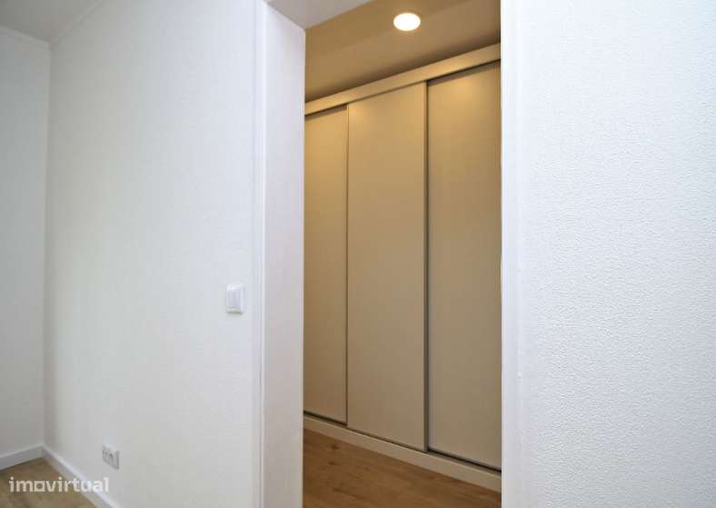 T1 a estrear com garagem no Ccém junto transportes - Grande imagem: 2/8