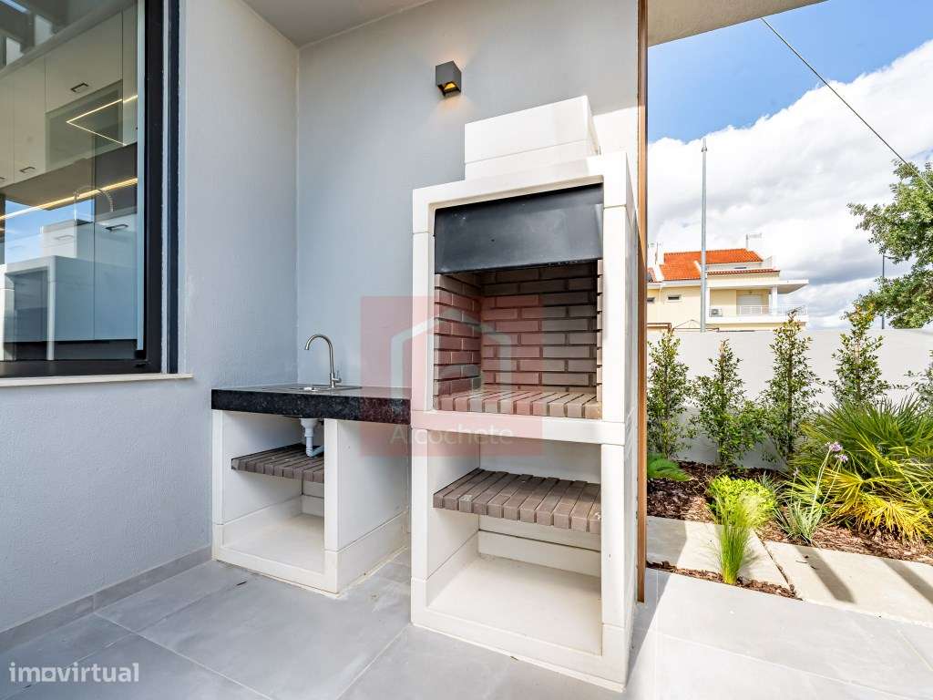 Moradia T4 geminada + Rooftoop em Alcochete-28