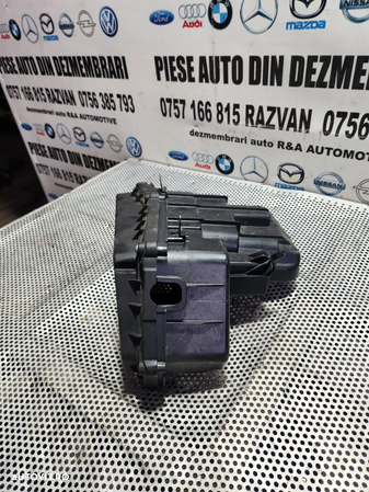 Carcasa Calculator Motor ECU Bmw Seria 4 F32 F33 F36 CAPAC FISURAT Motor N47D20D Dezmembrez Bmw Seria 4 F32 F33 F36 Coupe 2.0 Diesel N47 Bi-Turbo Volan Stanga - Dezmembrari Arad - 5