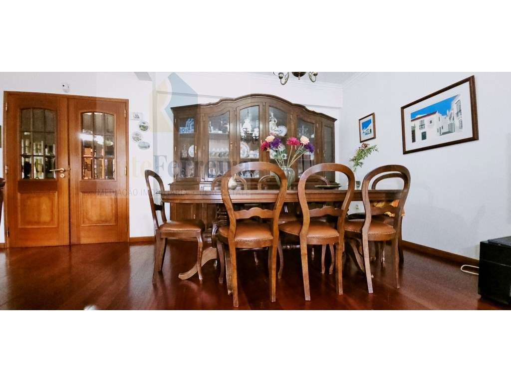 Moradia T5 com jardim privado e garagem !!-27