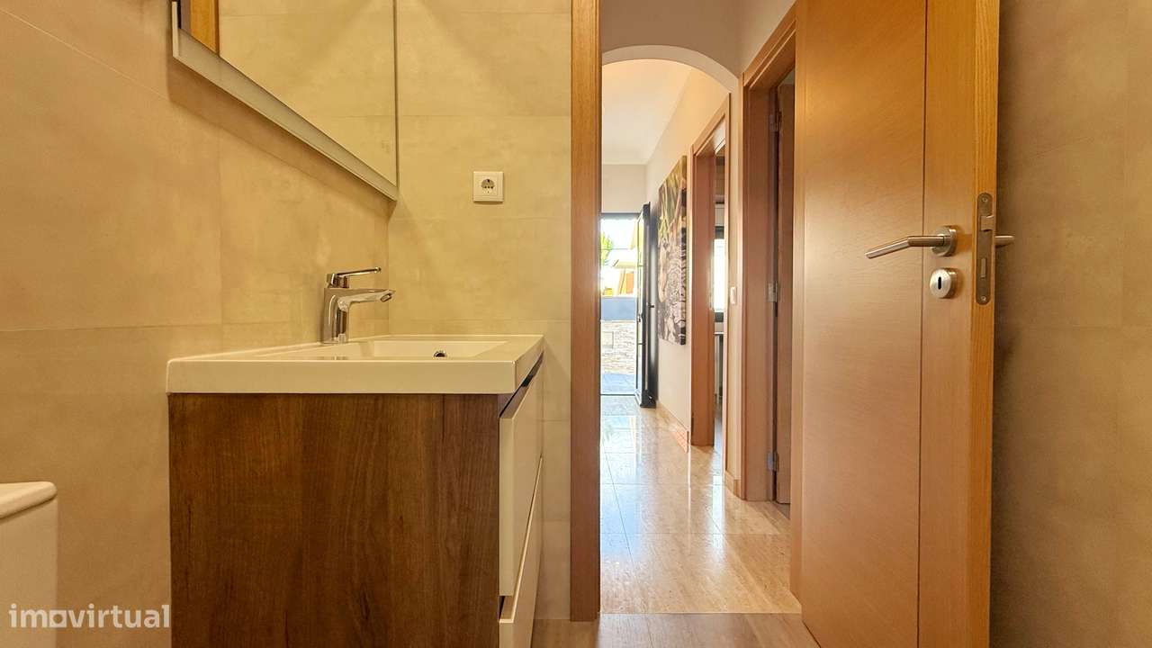 Moradia IsoladaT1+1 Totalmente Remodelada -Charneca da Caparica-27