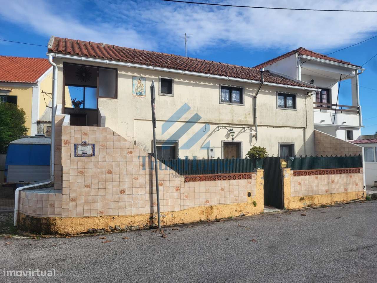 T4 com bastante potencial na Tojeira (Magoito) a 9min da praia...-23