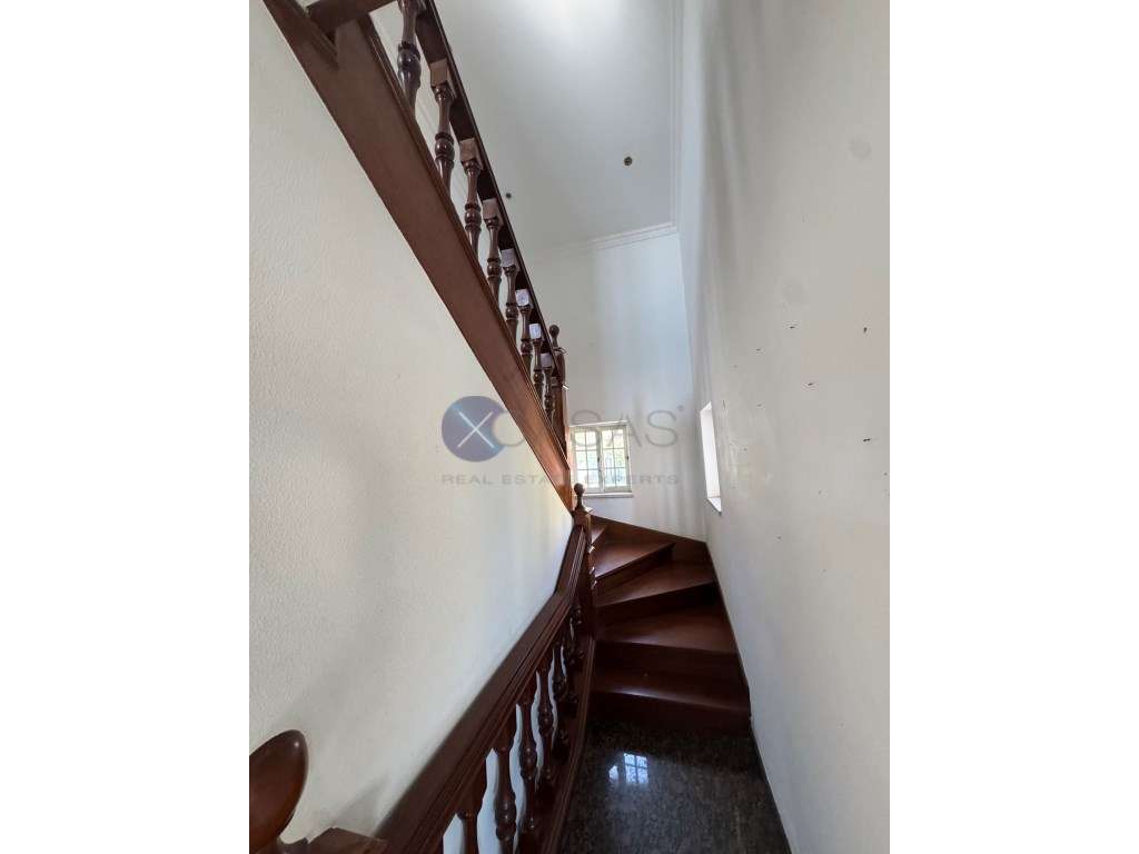 Moradia T5 com 238 m2 e terreno de 330 m2, no Cobre, Cascais-18