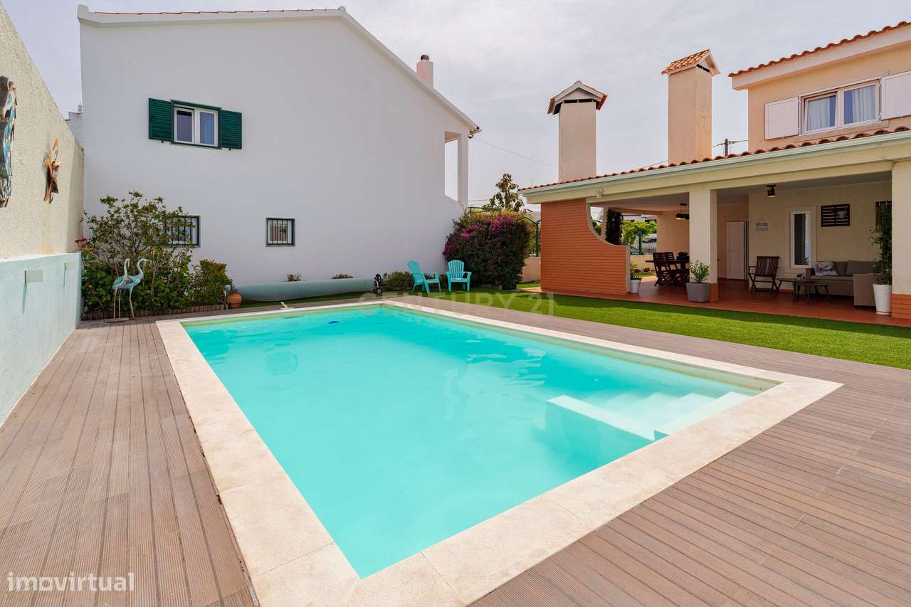 Moradia Isolada com Piscina em Localização Privilegiada-29