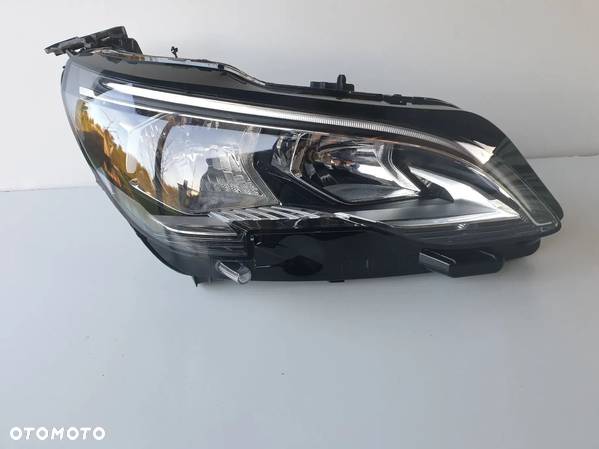 Peugeot 3008 / 5008 LED LAMPA Prawa 9810478080 - 11