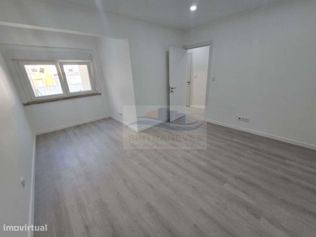 Fantástico T2 totalmente remodelado com 2 wcs - Amadora - Grande imagem: 4/22