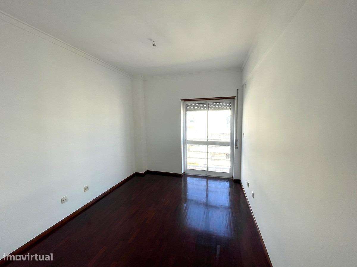 Apartamento T3 em Almada-8