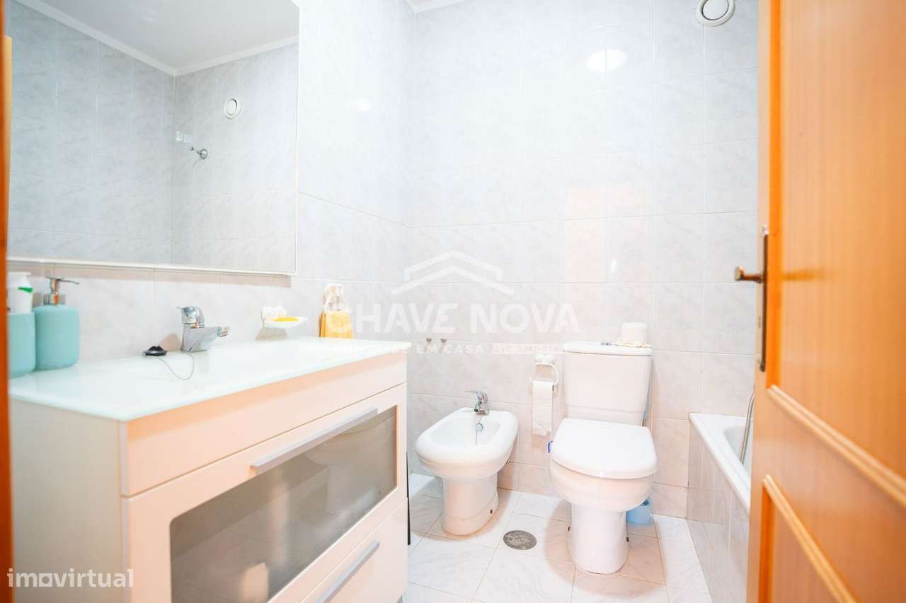 Apartamento T2 Usado em otimo estado em Oliveira do Douro-11