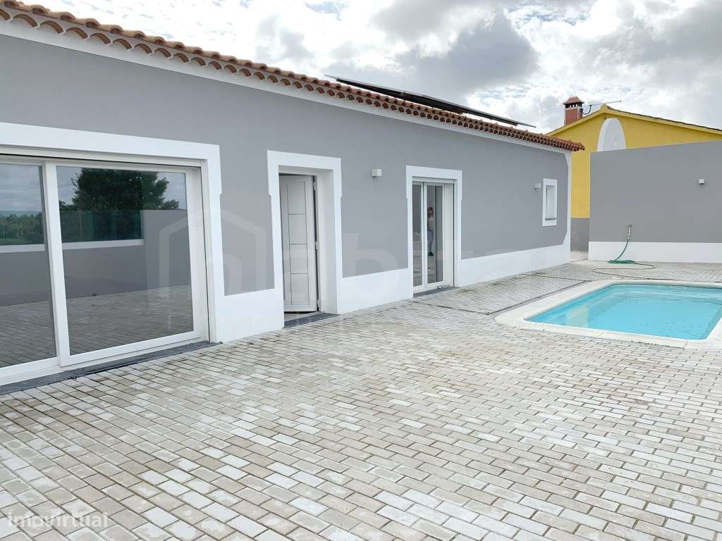 Moradia NOVA com Garagem e Piscina-24