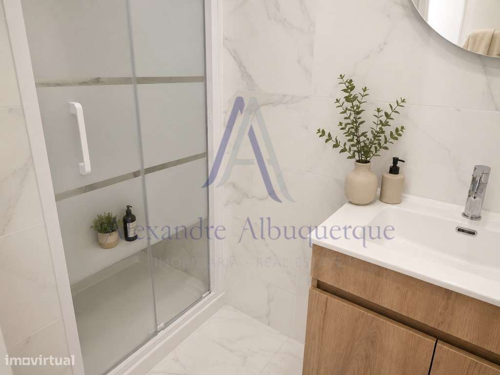 Apartamento T2 totalmente remodelado no coração de Sesimbra-6