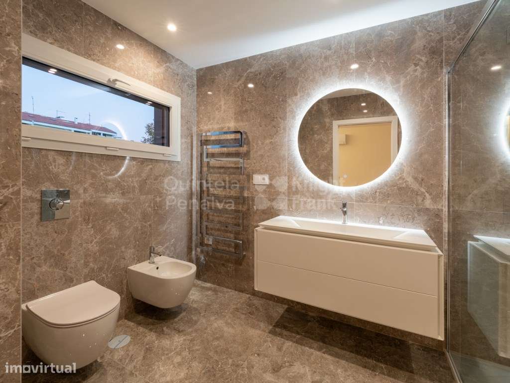 Apartamento T3 com garagem junto ao centro de Cascais-8