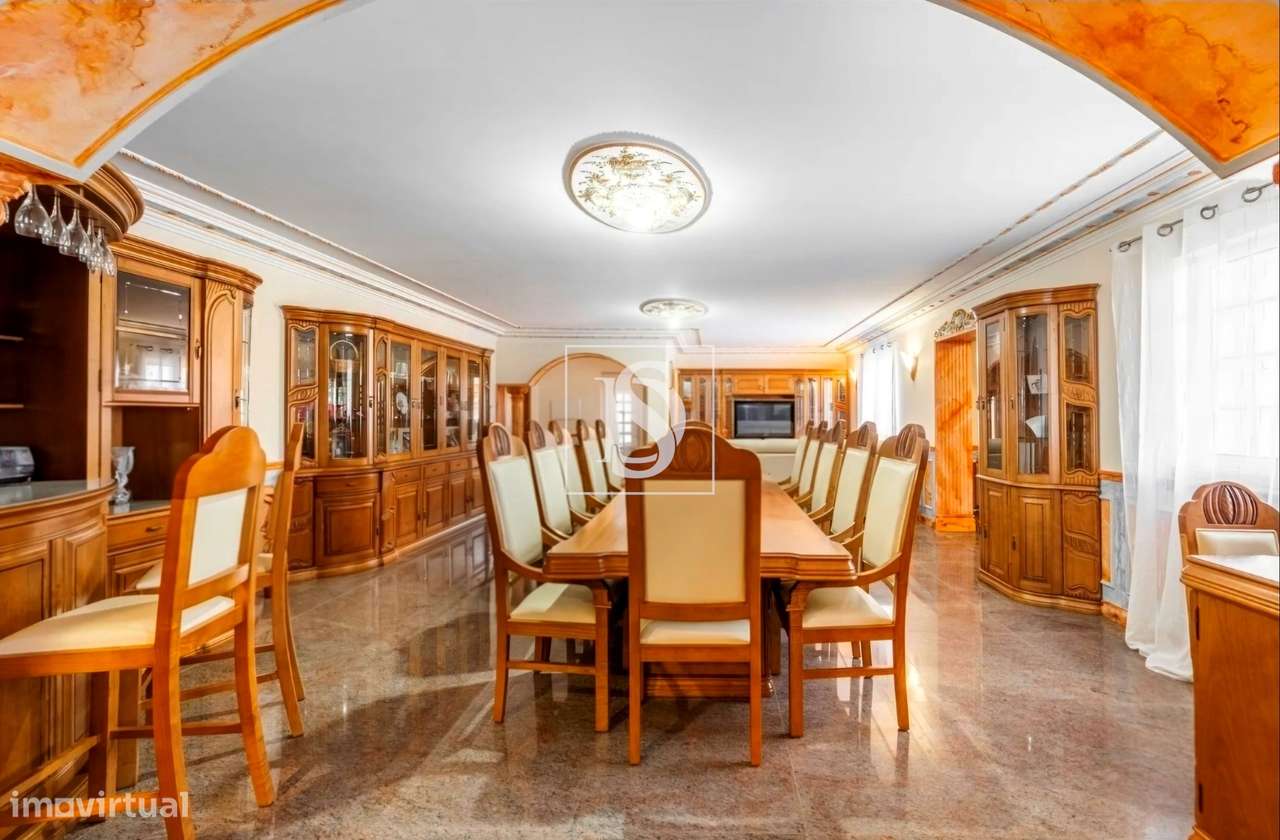 Moradia Independente T6 com 6 suítes e Piscina-10